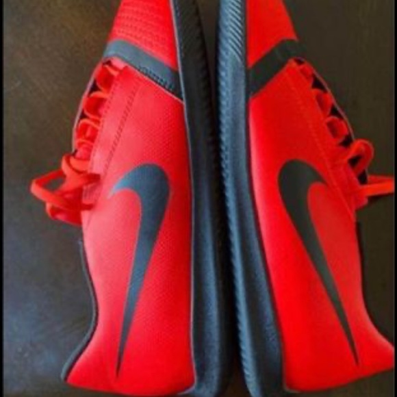 Nike phantom soccer shoes - Picture 3 of 5